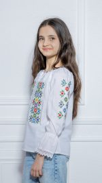Ie pentru fete cu motive tradiționale Antonia - imagine 2