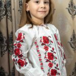 Ie pentru fete cu motive tradiționale Ema