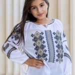 ie fete broderie geometrica