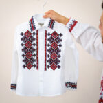 Ie tip cămașă Adelin cu broderie roșie