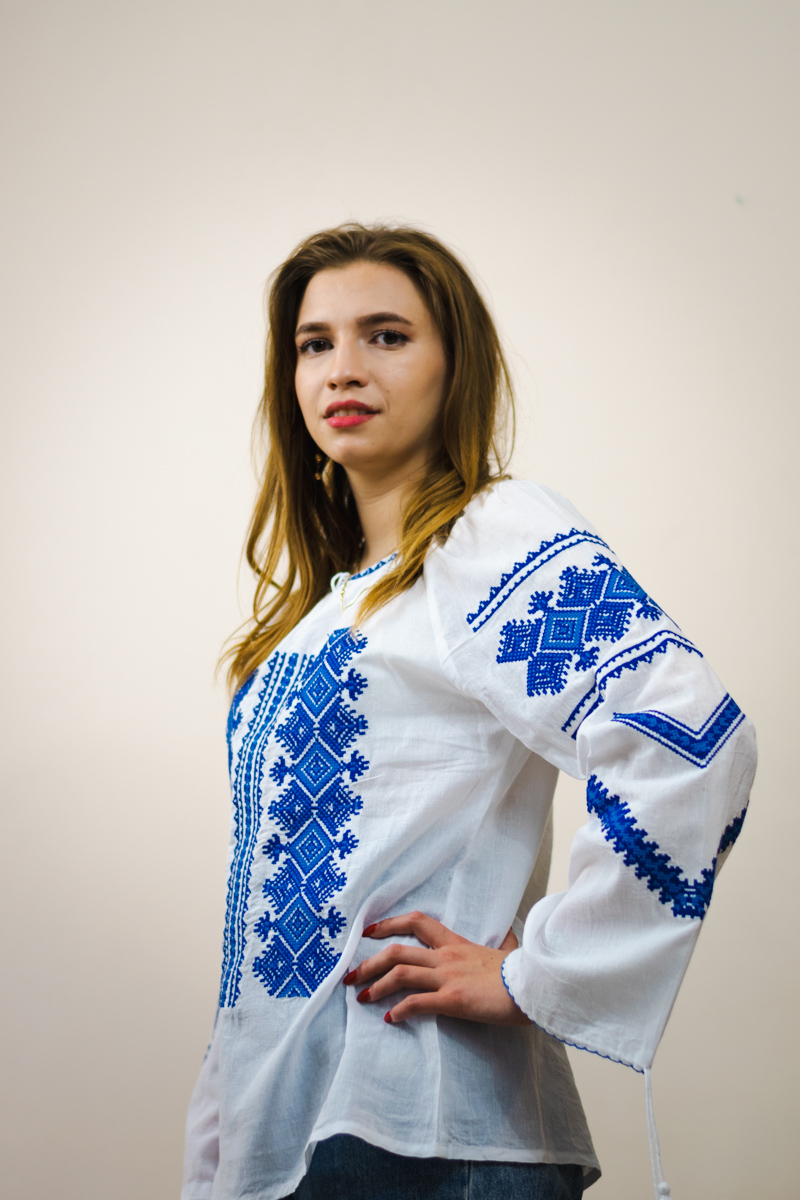 Adelina-alb-albastru-3 ia de damă cu motive traditionale geometrice Adela - broderie albastră - imagine 1