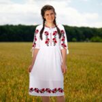 Rochie albă cu maci