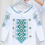 Ie fete Bianca broderie verde