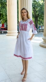 Rochie tradițională motiv creastă roșie - imagine 9