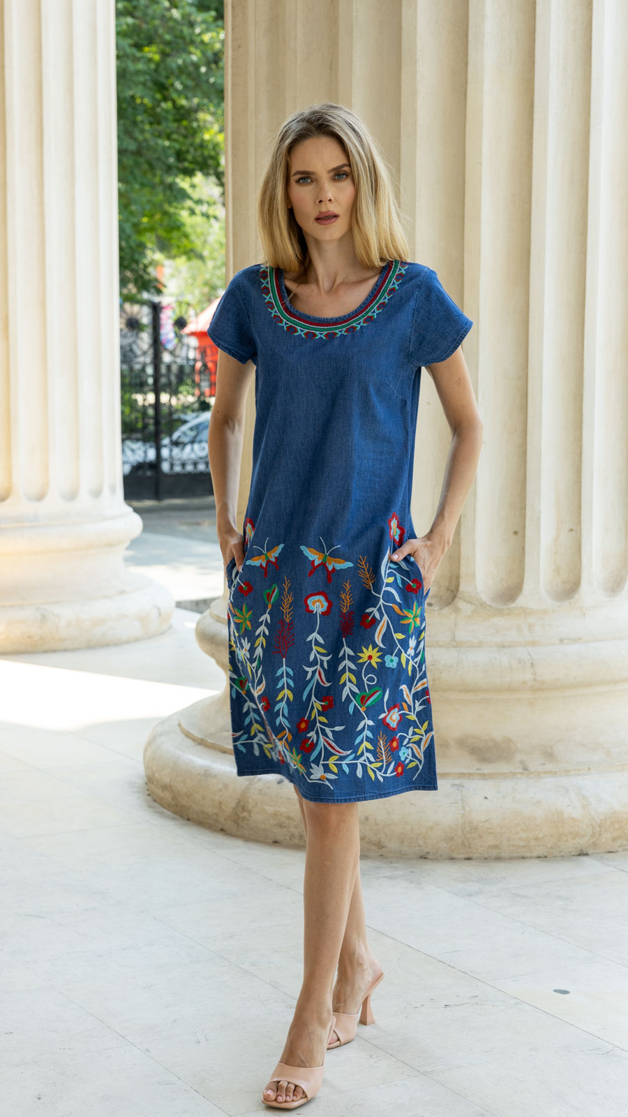 Rochie blug flori si fluturi15 Rochie denim cu flori și fluturi - imagine 2
