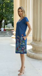 Rochie denim cu flori și fluturi - imagine 3