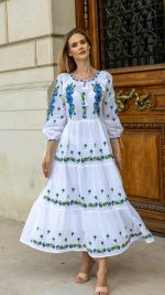 Rochie cu motive tradiționale trandafir maritim