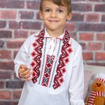 Ie de băieți cu broderie roșie Iliuță