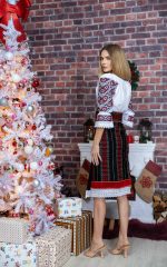 Catrință pentru fete cu broderie roșie - imagine 2