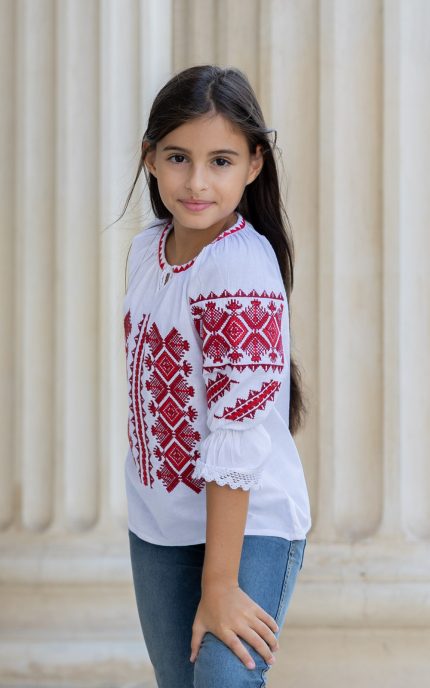 Ie albă pentru fete cu broderie tradițională roșie Adela