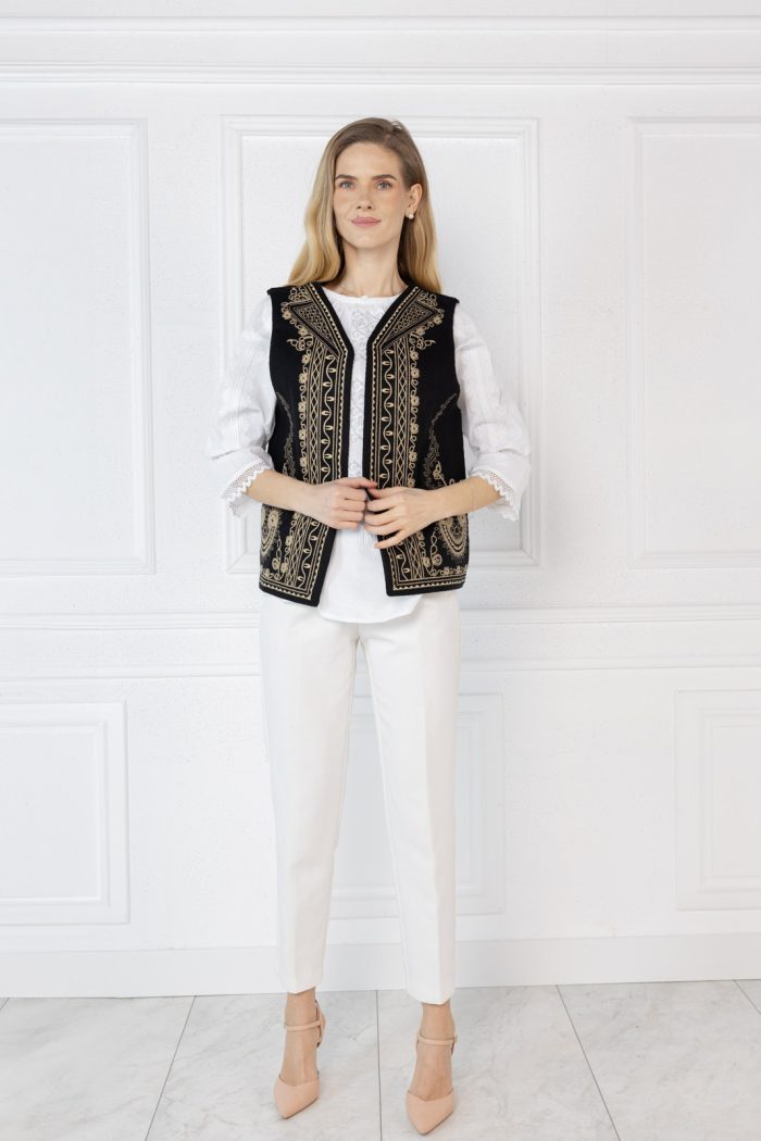 Vestă in culoarea neagra cu motive traditionale brodate aurii