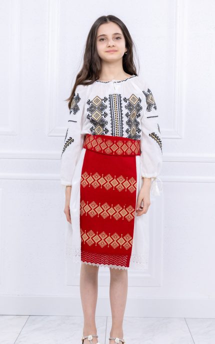 „Set tradițional roșu Silvana pentru fete – vestă, brâu și fotă cu motive românești