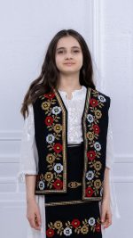 Set pentru fetițe - Model brodat Zenaida - imagine 3